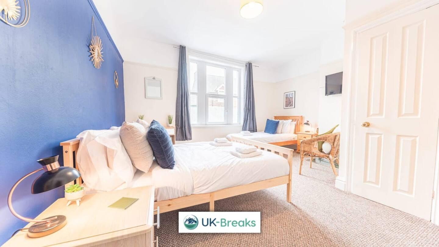 Large, Centrally Located, 5 Bedroom House Workington Eksteriør bilde