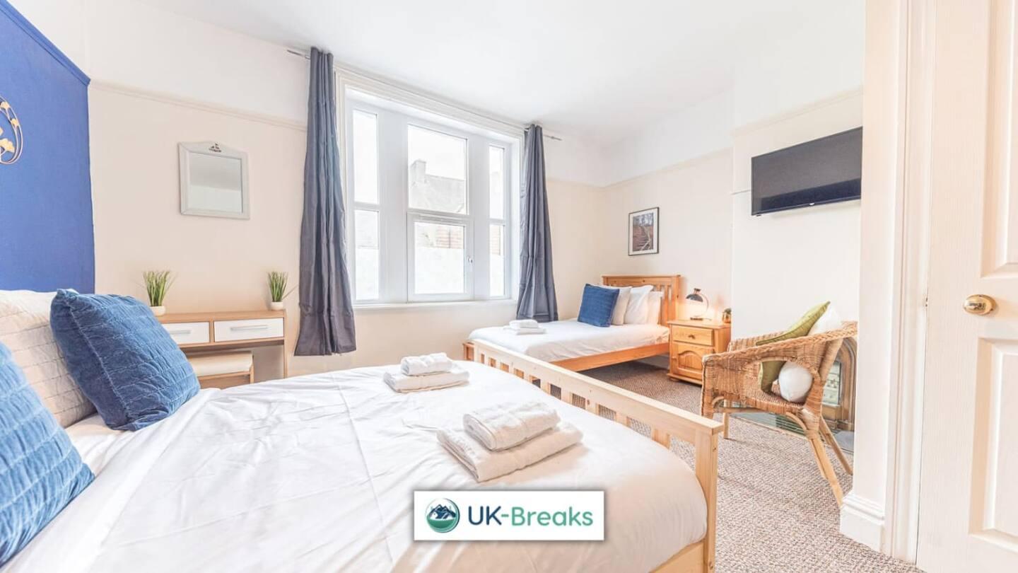 Large, Centrally Located, 5 Bedroom House Workington Eksteriør bilde