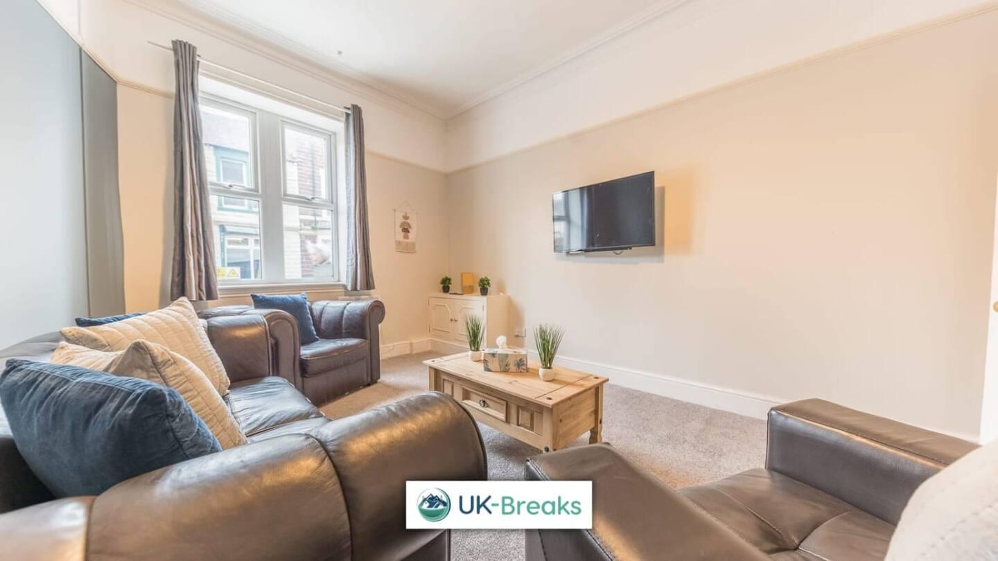 Large, Centrally Located, 5 Bedroom House Workington Eksteriør bilde